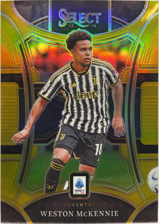 Weston McKennie 4/10 Mezzanine Gold Select Serie A 2023/24