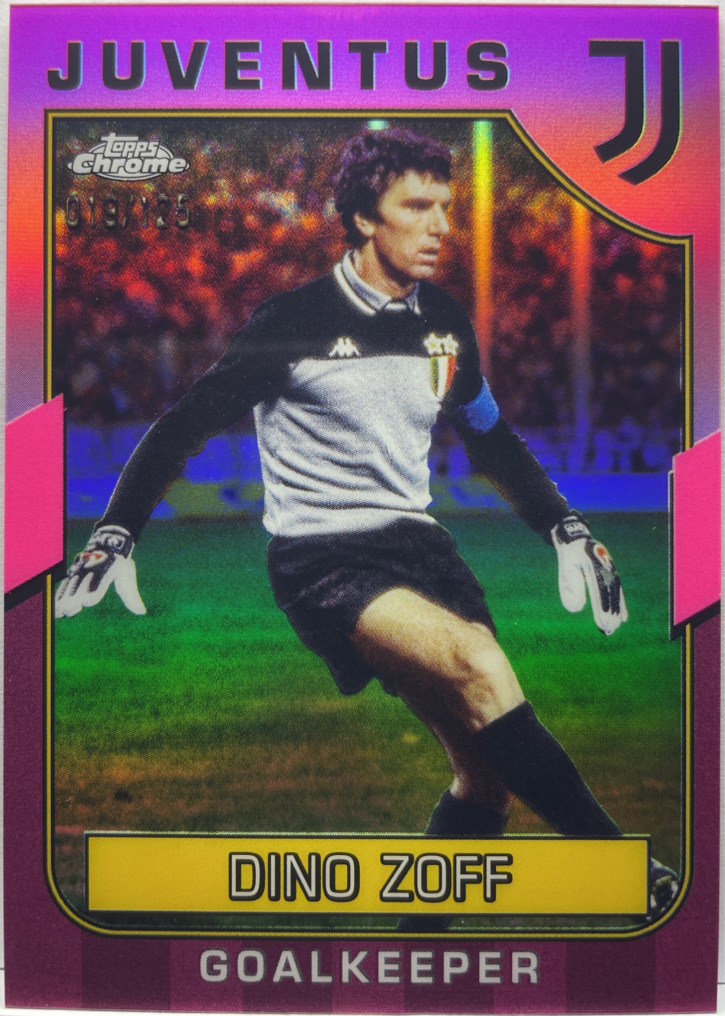 Dino Zoff 19/125 Pink Topps Chrome Juventus 2022/23