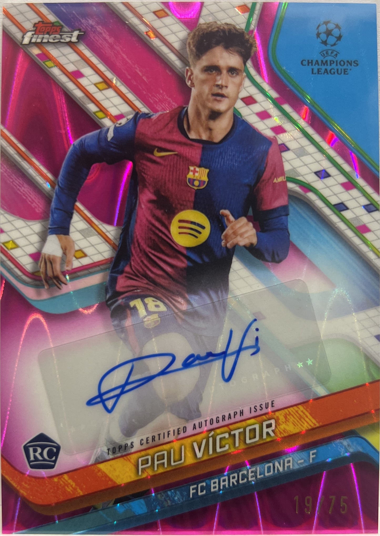 Pau Victor 19/75 Rookie Autograph Magenta Wave Topps Finest UCC 2024/25