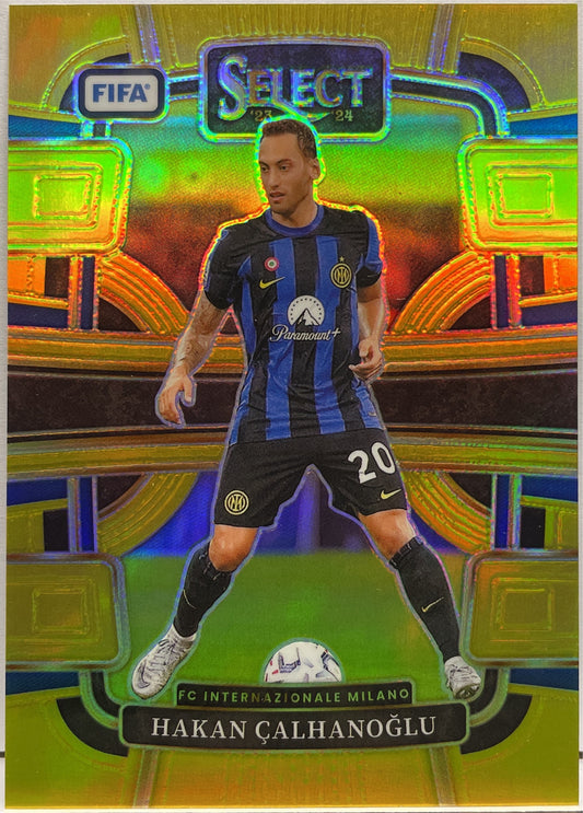 Hakan Calhanoglu 2/10 Terrace Gold Select Fifa 2023/24