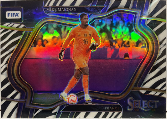 Mike Maignan 9/25 Field Level Select Fifa 2022/23