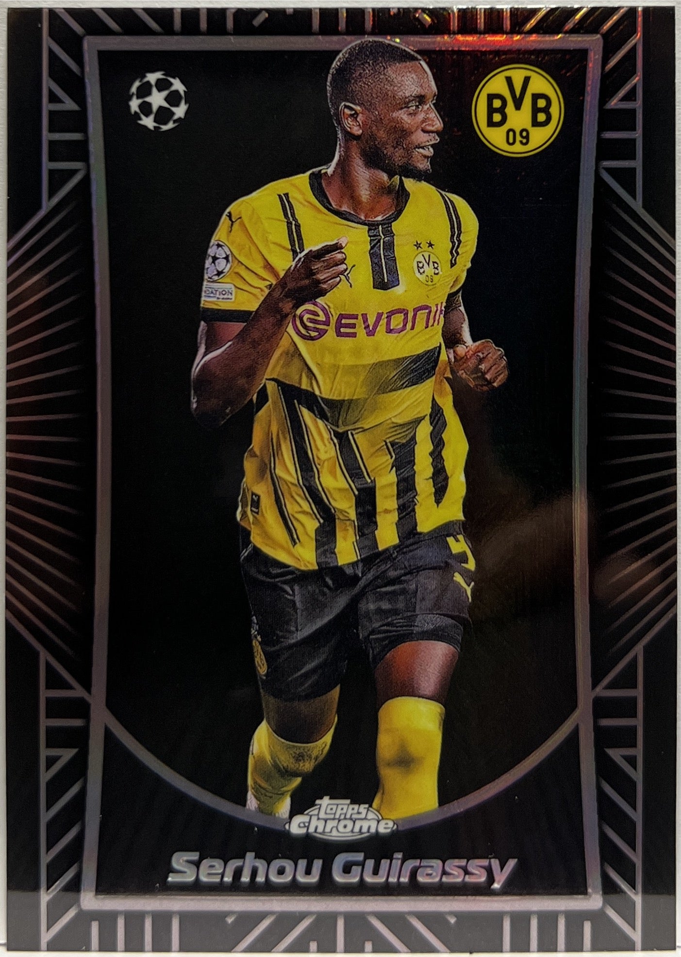 Serhou Guirassy Shadow Etch Topps Chrome UCC 2024/25