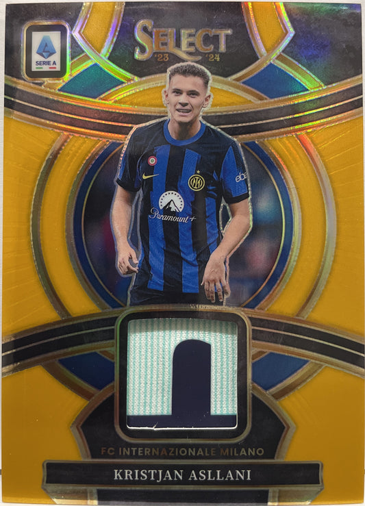 Krisjan Asllani 2/10 Patch Swatch Memorabilia Gold Select Serie A 2023/24