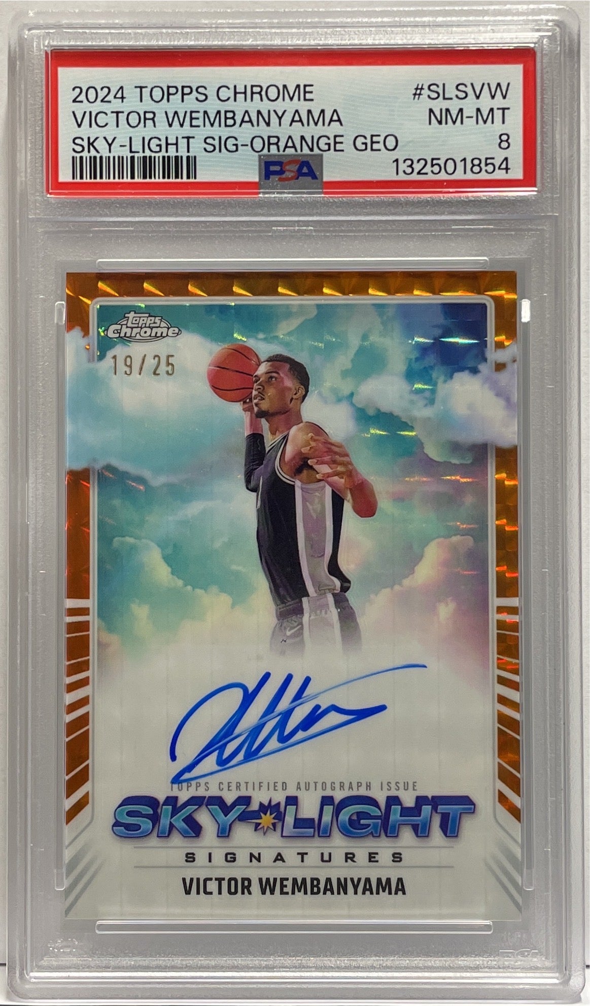 Victor Wembanyama 19/25 Autograph Sky Light Signatures Orange Geometric Topps Chrome Basketball NBA 2024/25 PSA 8