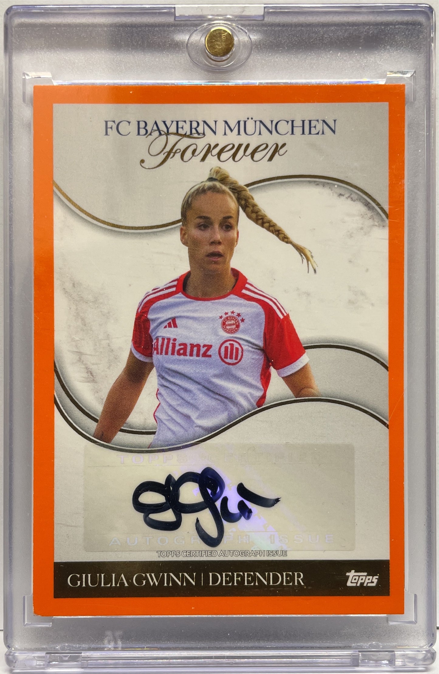 Giulia Gwinn 17/25 Autograph Orange Topps Bayern Munchen Forever 2024