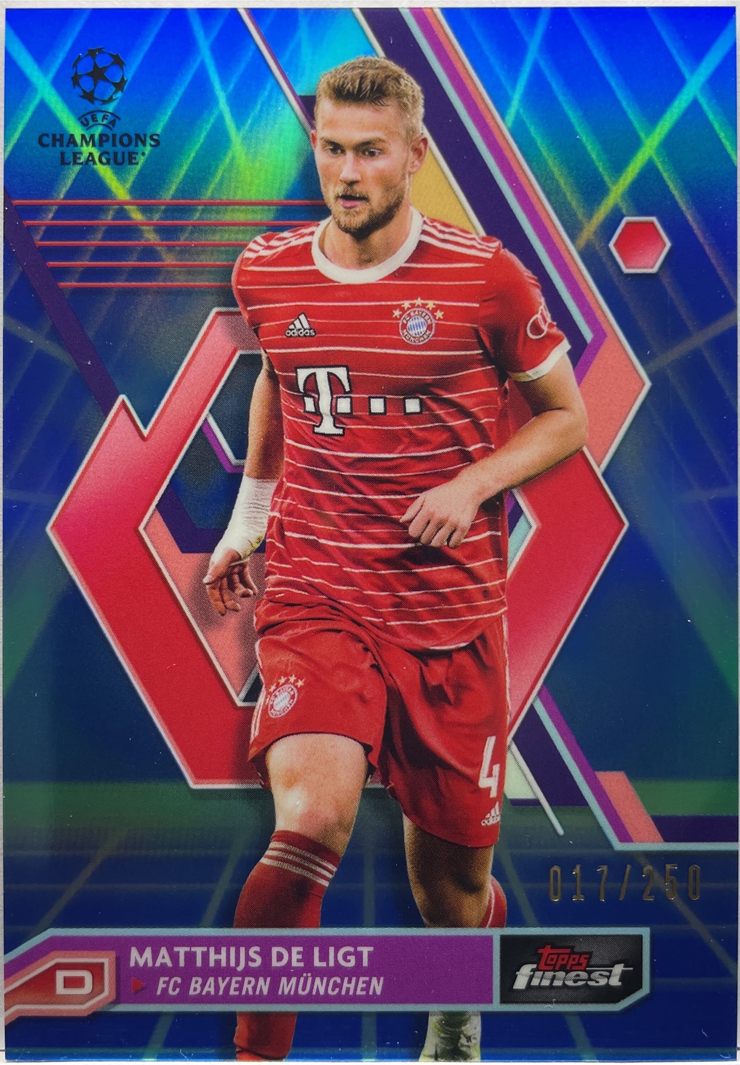 Matthijs De Ligt 17/250 Blue/Aqua Vaporwave Topps Finest UCC 2022/23