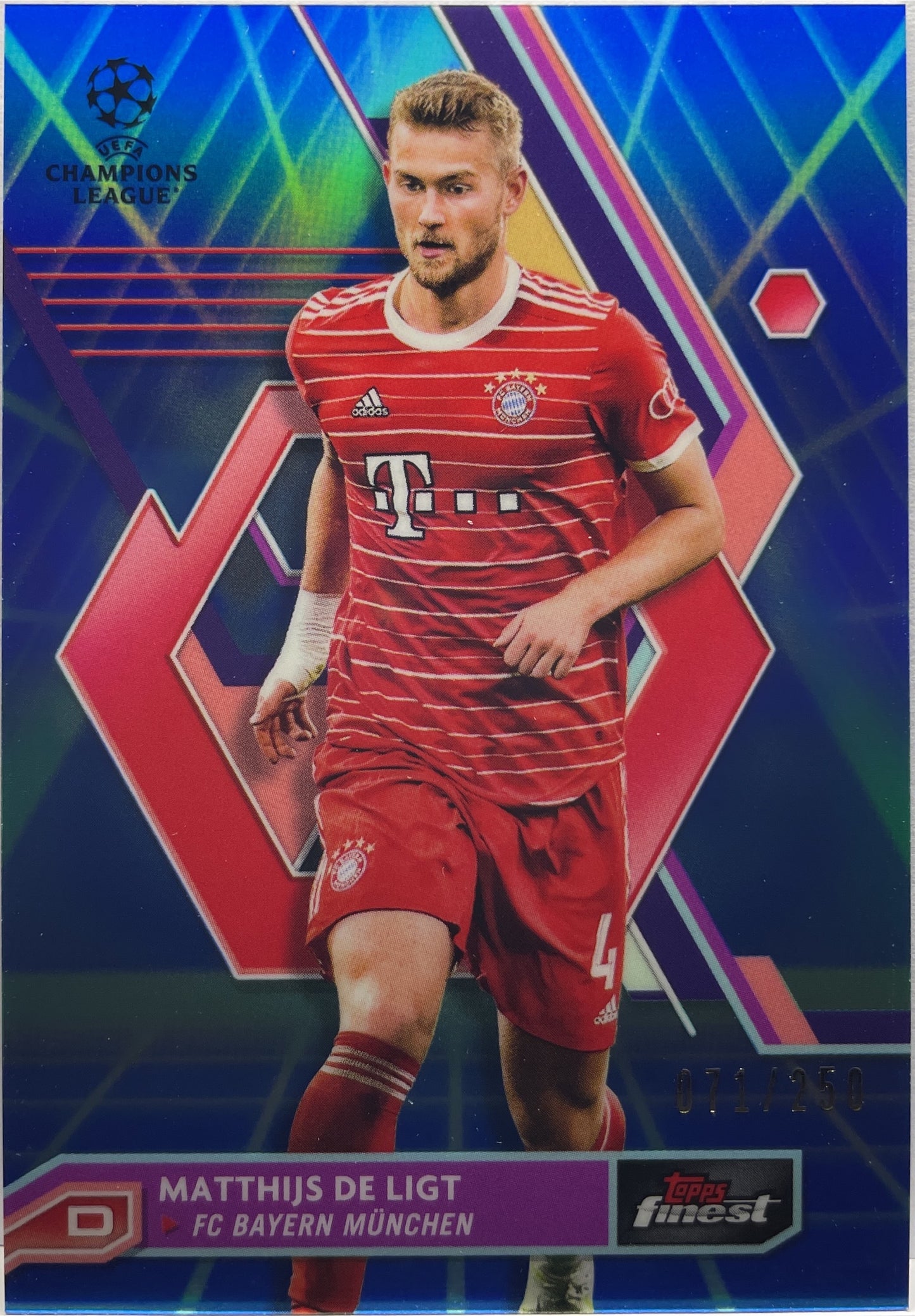 Matthijs De Ligt 71/250 Blue/Aqua Vaporwave Topps Finest UCC 2022/23